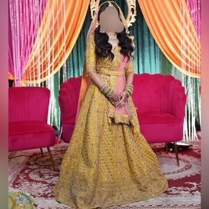 bridal mehndi lehenga